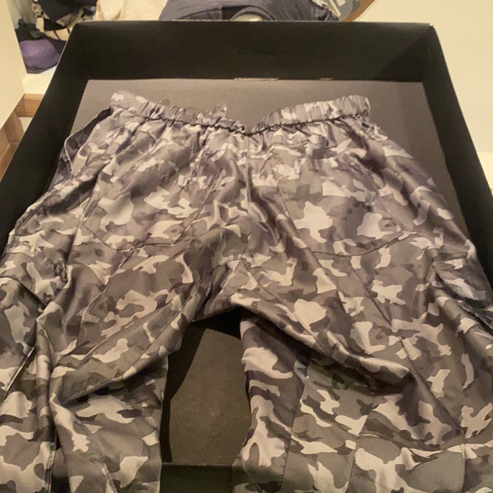 8 pockets ! - Picture 3 of 3